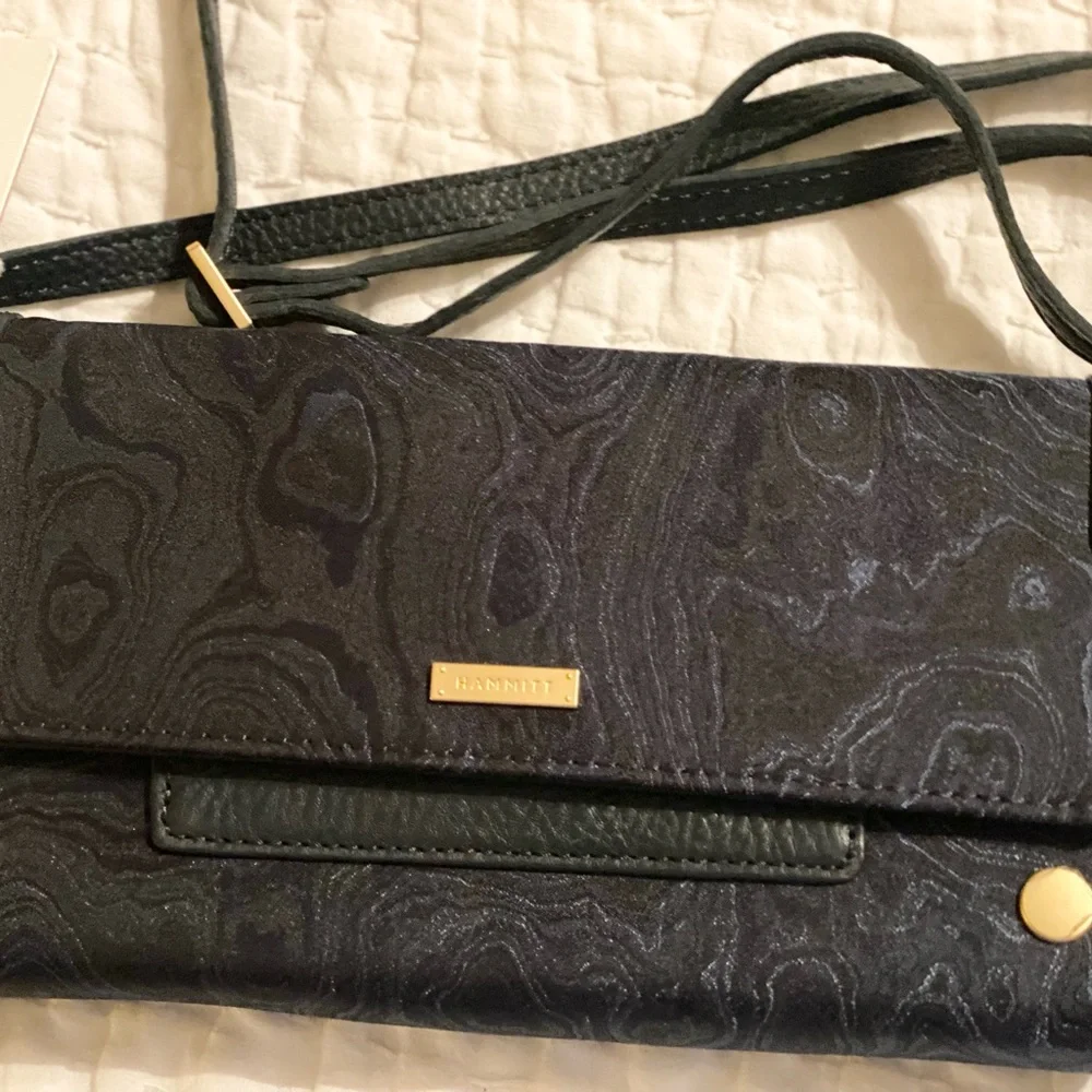 Hammitt AJ Crossbody
Clutch Satin Tides
Brushed Gold Clutch - Picture 4 of 12